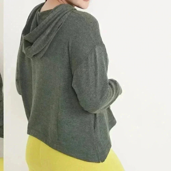 Old Navy Loose Cropped Sweater-Knit Hoodie for Women - Picture 6 of 10